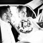 Hochzeitsfotos im Auto