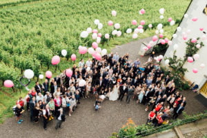 Gruppenfoto Ballons Hochzeit