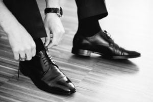 Getting Ready Bräutigam bei Hochzeit